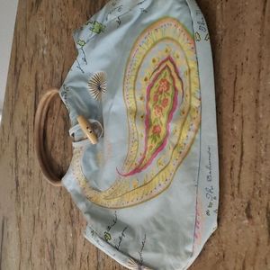 Cloth handbag with wood handles